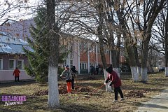 В Шиханах продолжаются субботники