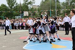 Для шиханских выпускников прозвенел последний школьный звонок