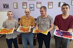 Рисование на воде: арт-терапия в Шиханском дом-интернате 