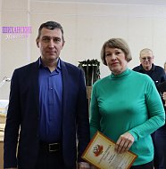 Глава города отметил благодарственными письмами шиханских волонтеров