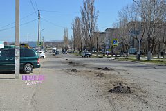 В Шиханах начался ямочный ремонт и благоустройство пешеходных дорожек