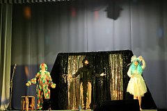 Спектакль «Не все то золото, что блестит» показали в Дворце Культуры «Корунд»