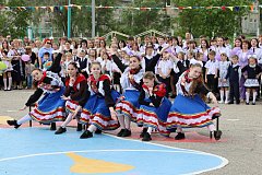 Для шиханских выпускников прозвенел последний школьный звонок
