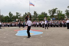 Для шиханских выпускников прозвенел последний школьный звонок