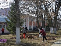В Шиханах продолжаются субботники